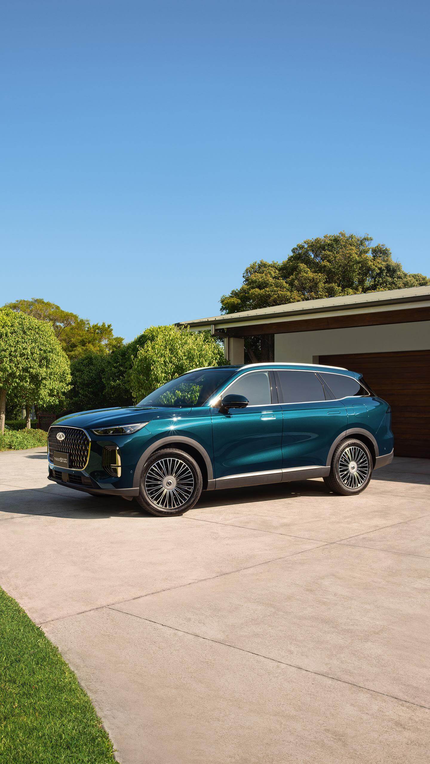 Chery Tiggo 9 Super Hybrid 7-seat plug-in hybrid SUV in Aurora Green