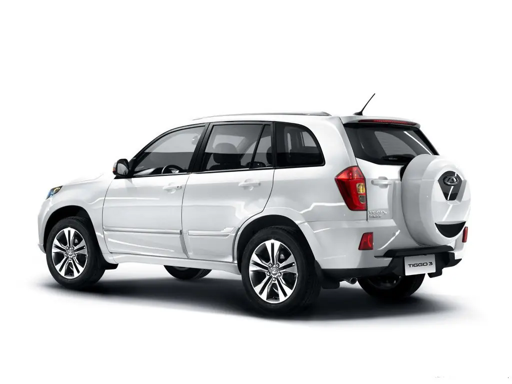 Chery Tiggo 3 compact SUV side view