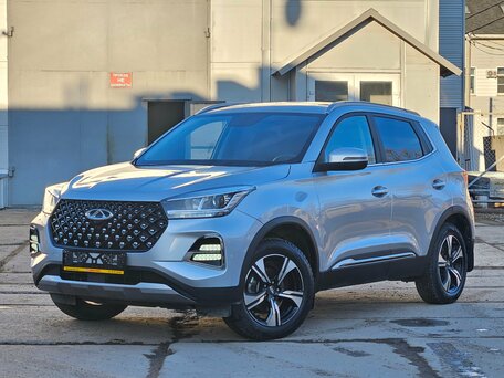 Chery Tiggo 4 compact SUV side view