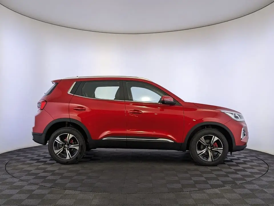 Chery Tiggo 4 compact SUV side view