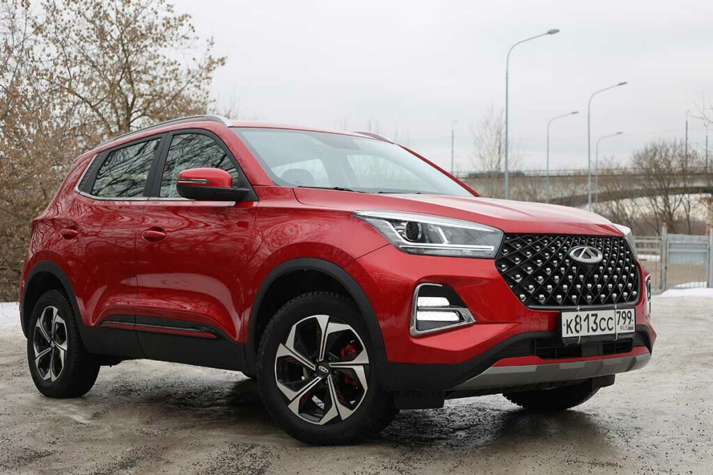 Chery Tiggo 4 compact SUV side view
