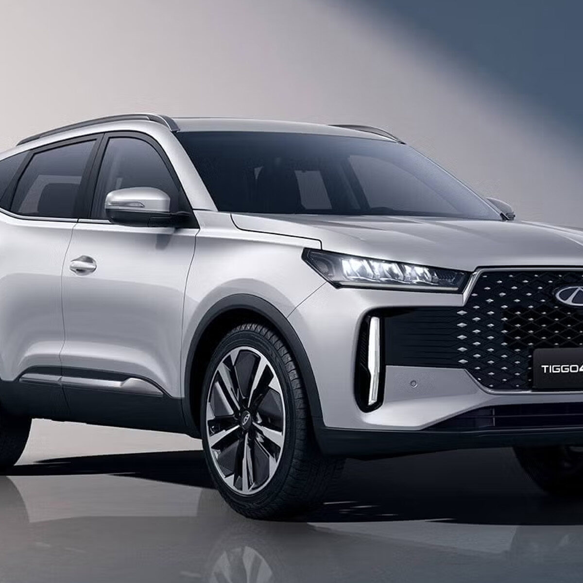 Chery Tiggo 4 PRO compact SUV front three-quarter view