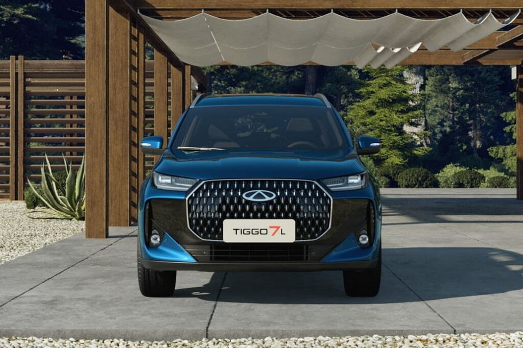 Chery Tiggo 7L compact crossover SUV front view