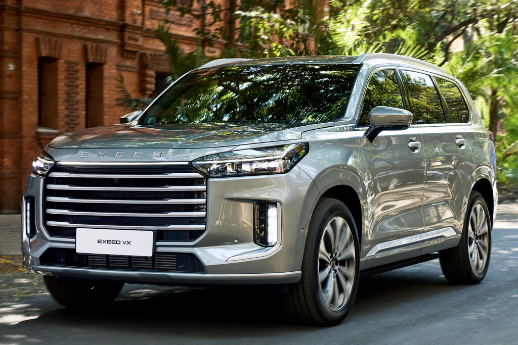 Exeed VX 7-seater SUV in white exterior view