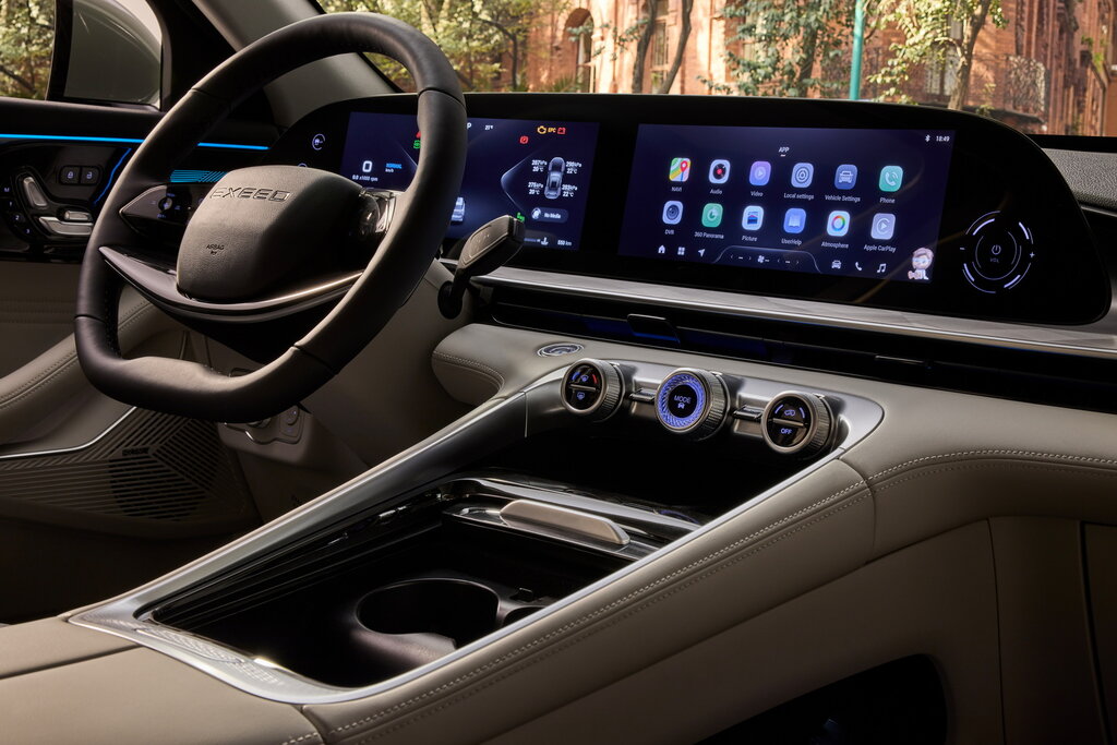 EXEED RX premium crossover coupe
