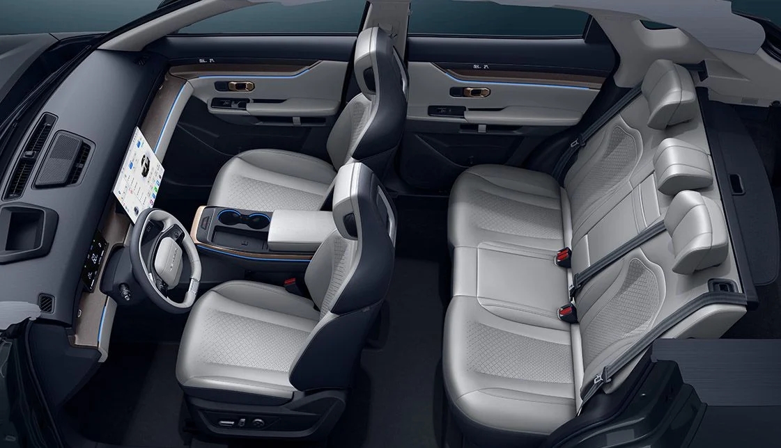 Jetour Dashing SUV exterior and interior view