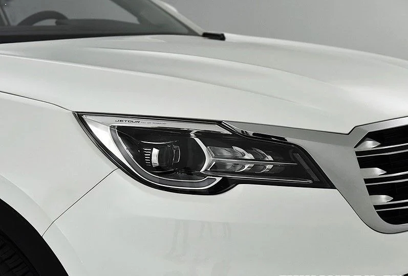 JETOUR X70 mid-size crossover SUV front three-quarter view