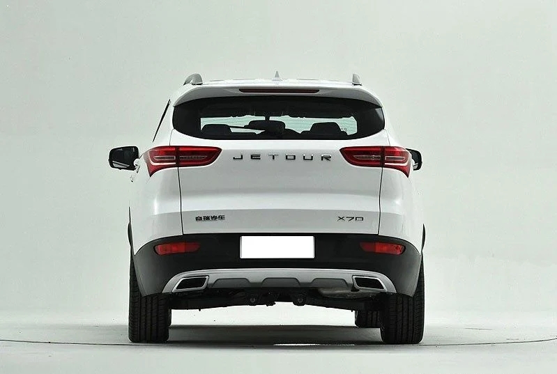 JETOUR X70 mid-size crossover SUV front three-quarter view
