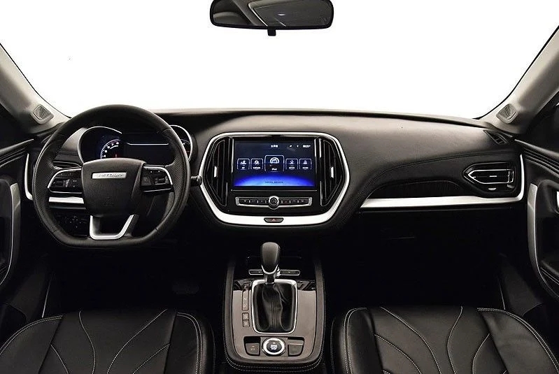 JETOUR X70 mid-size crossover SUV front three-quarter view