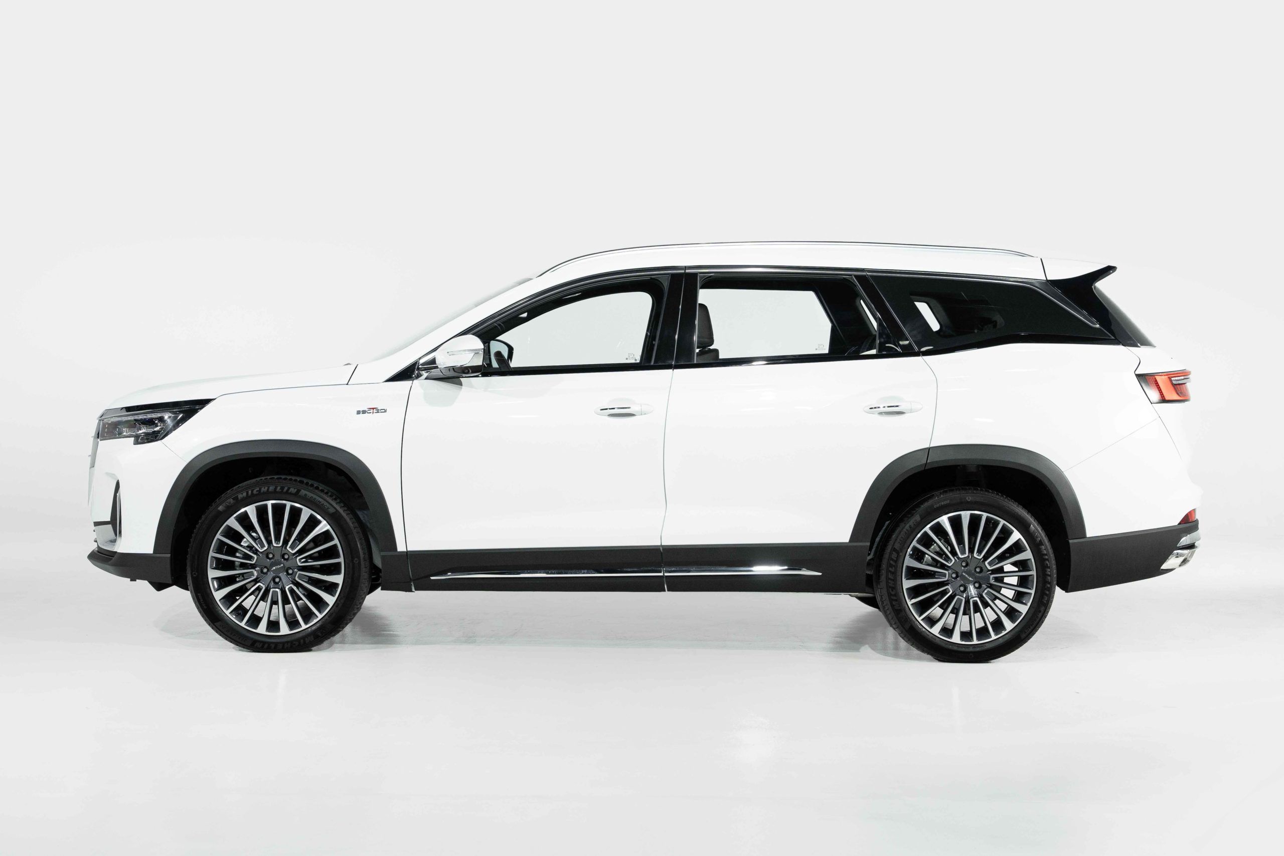 2024 Jetour X90 Plus 2.0 DCT white front view