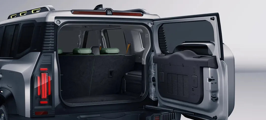Jetour T2 rugged off-road SUV with bold design lines and panoramic skylight