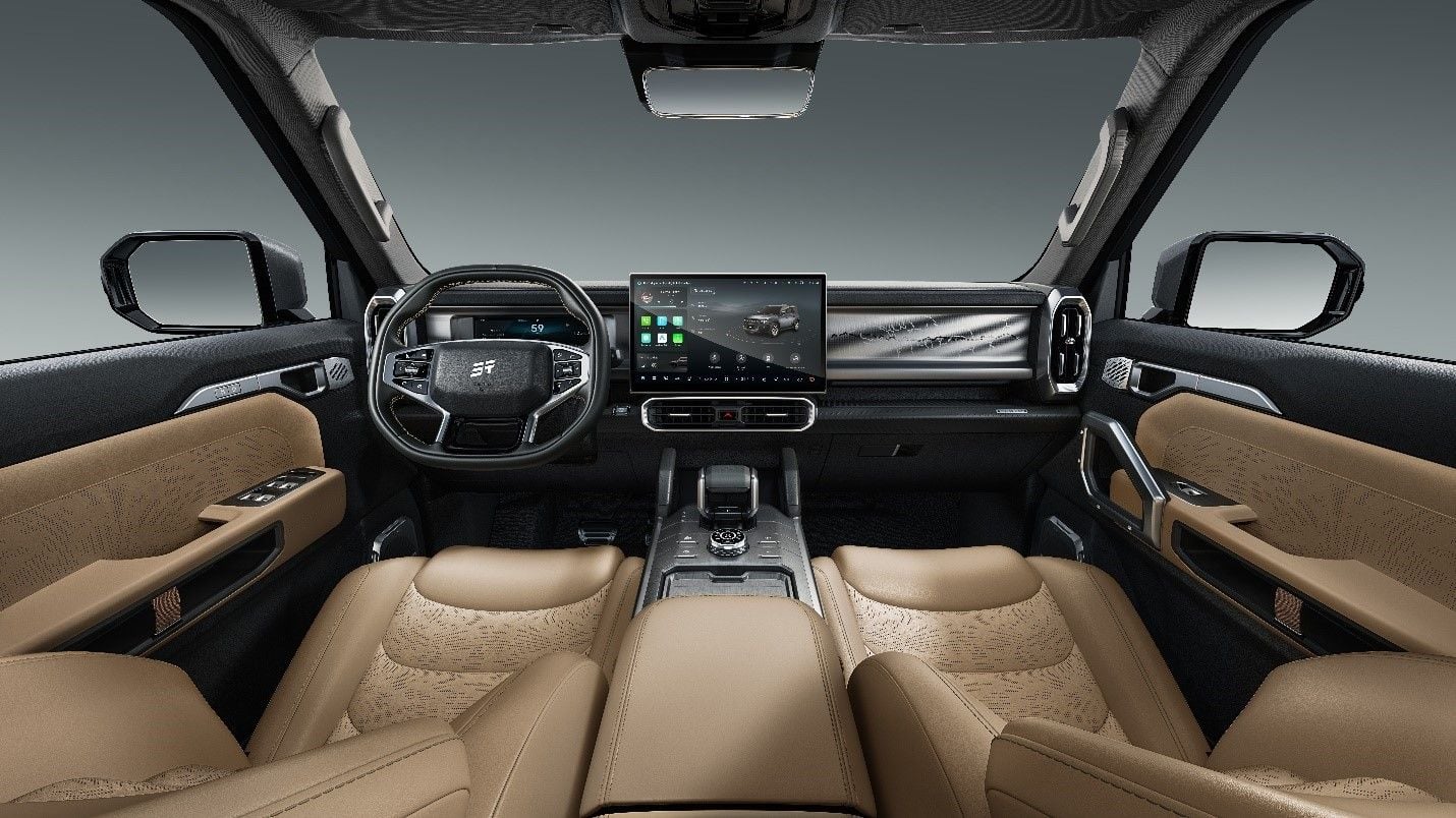 Jetour T2 rugged off-road SUV with bold design lines and panoramic skylight