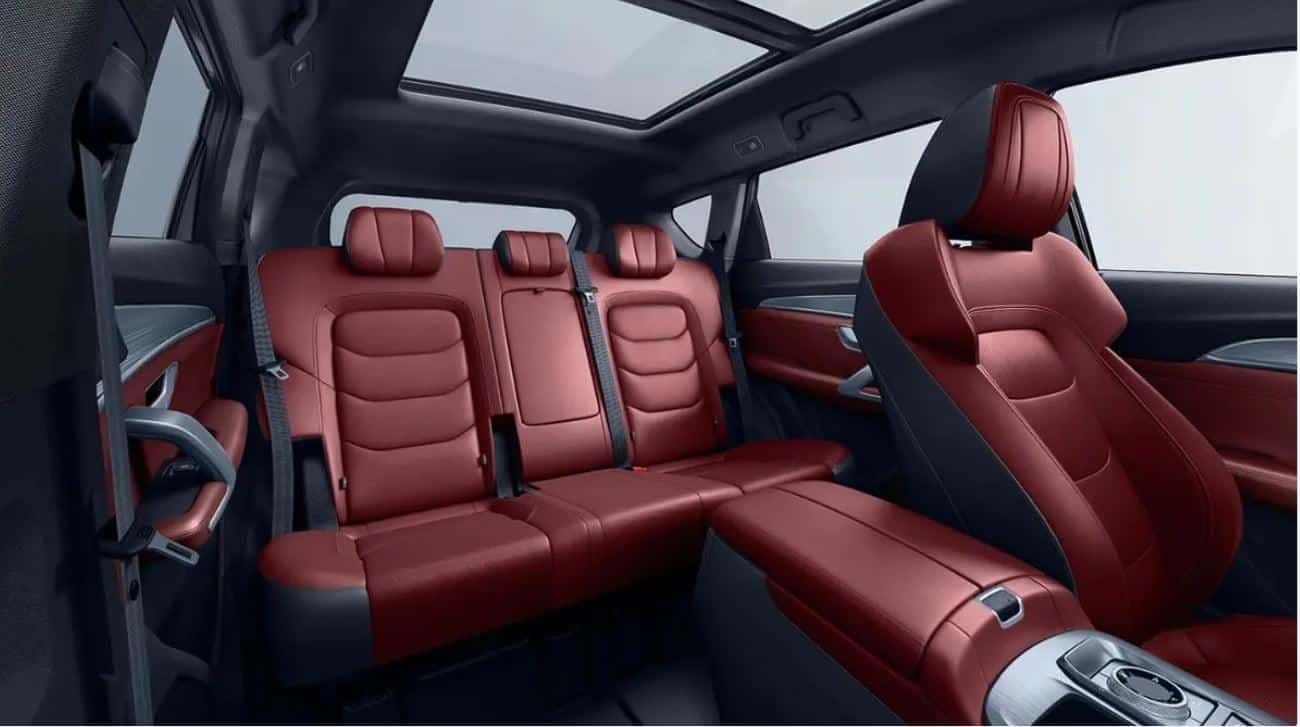 Jetour X70 Plus mid-size crossover SUV exterior view