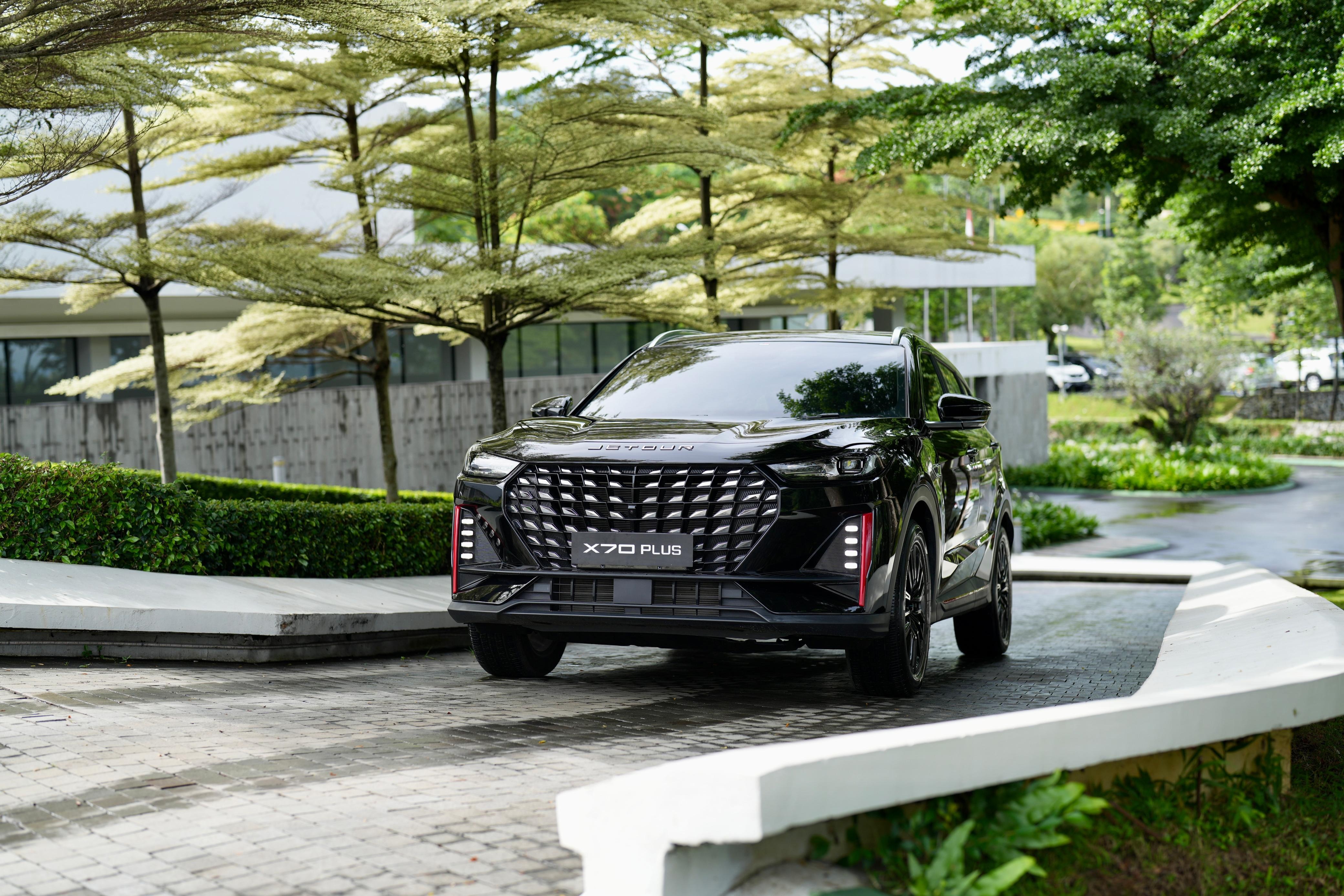 Jetour X70 Plus mid-size family SUV exterior view