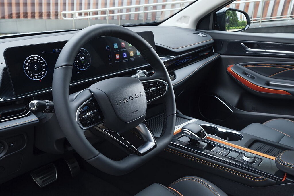 Седан OMODA S5 GT вид спереди и сбоку
